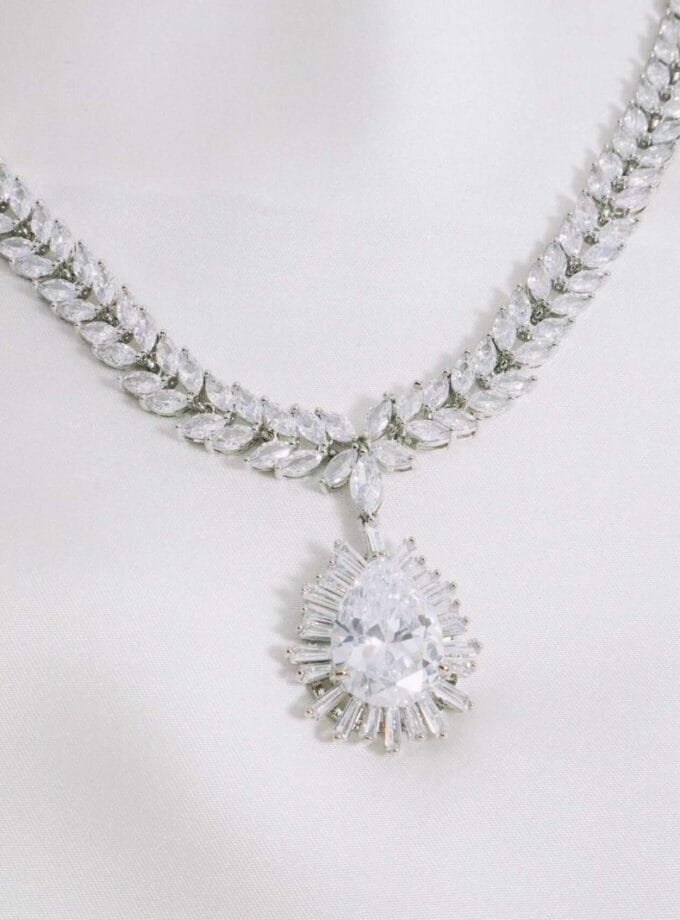 Diamente silver zircon necklace set
