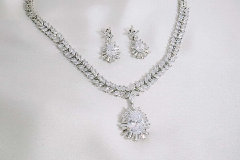 Diamente silver zircon necklace set