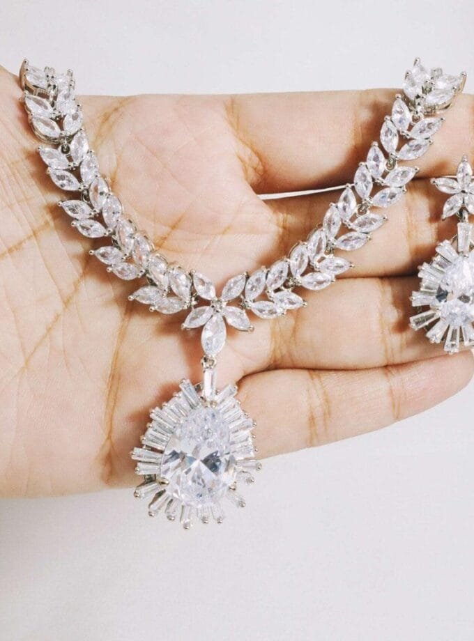 Diamente silver zircon necklace set