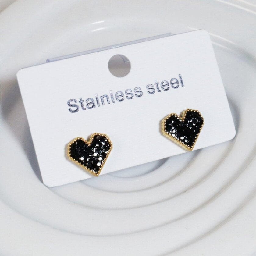 heart studs black