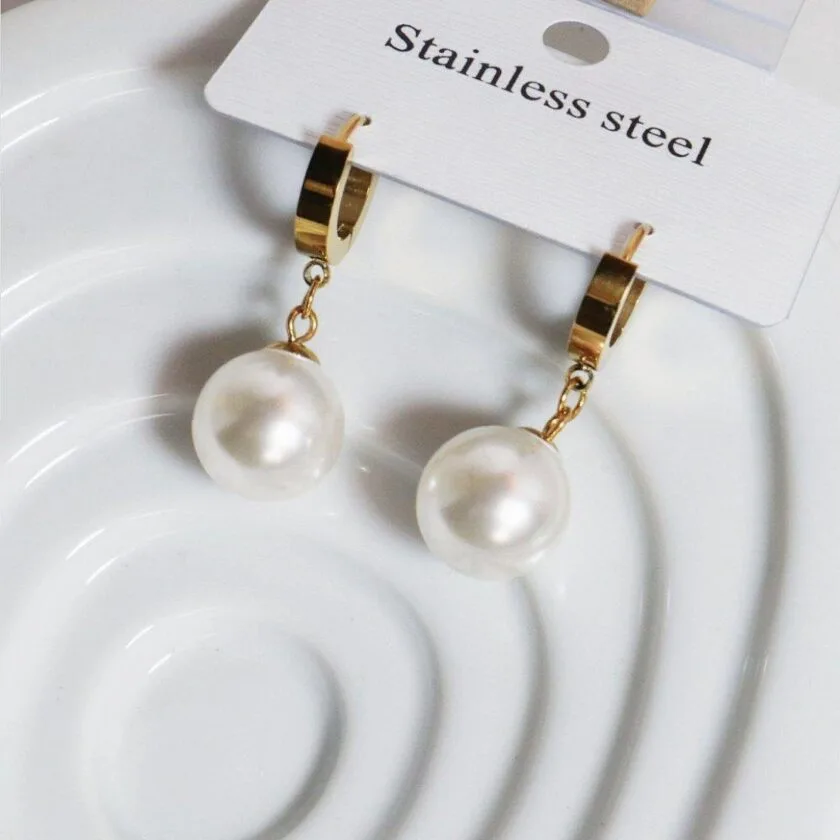 Pearl hanging studs golden - Image 2