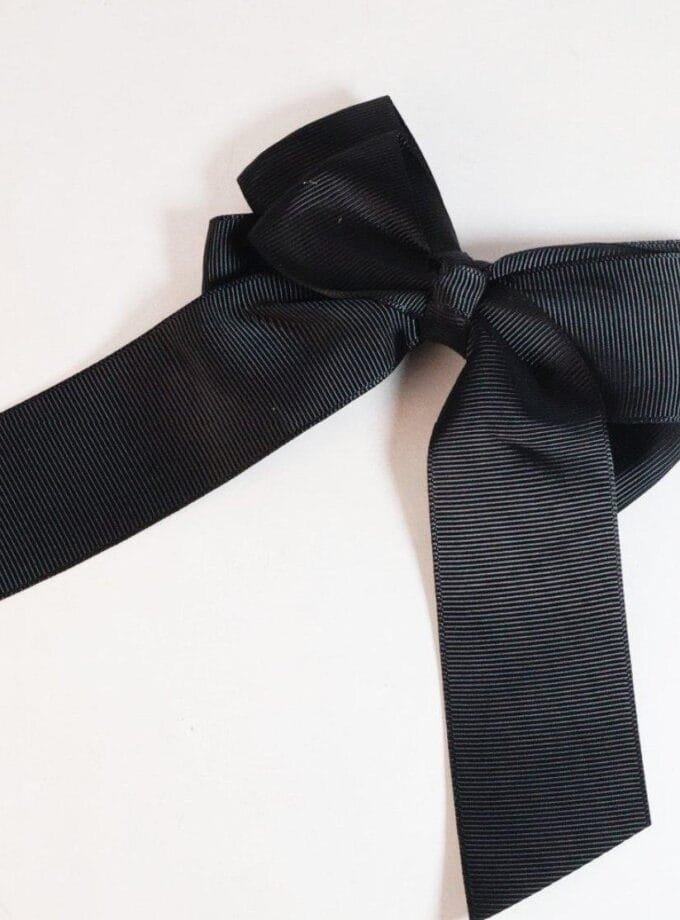 Black bow hair clip