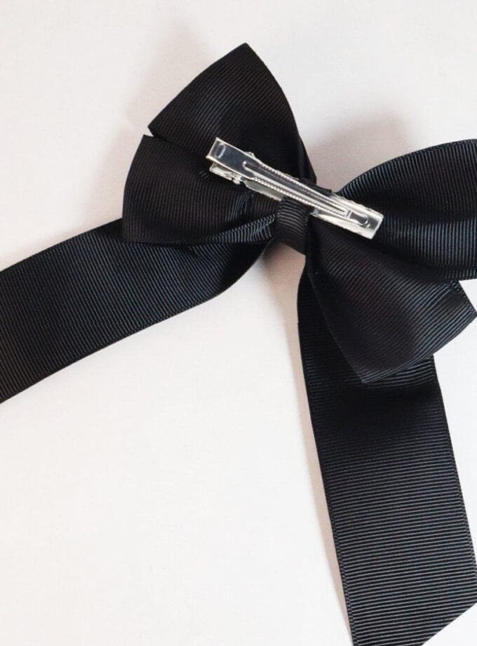 Black bow hair clip