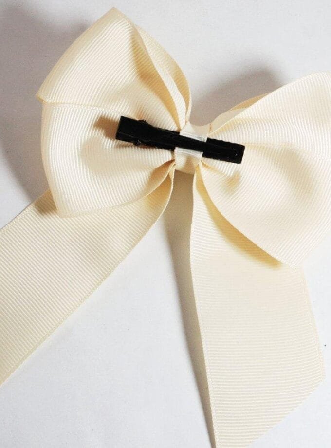 Off-white bow hair clip