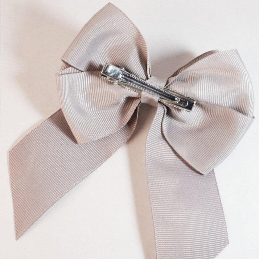 Grey bow hair clip - Image 2