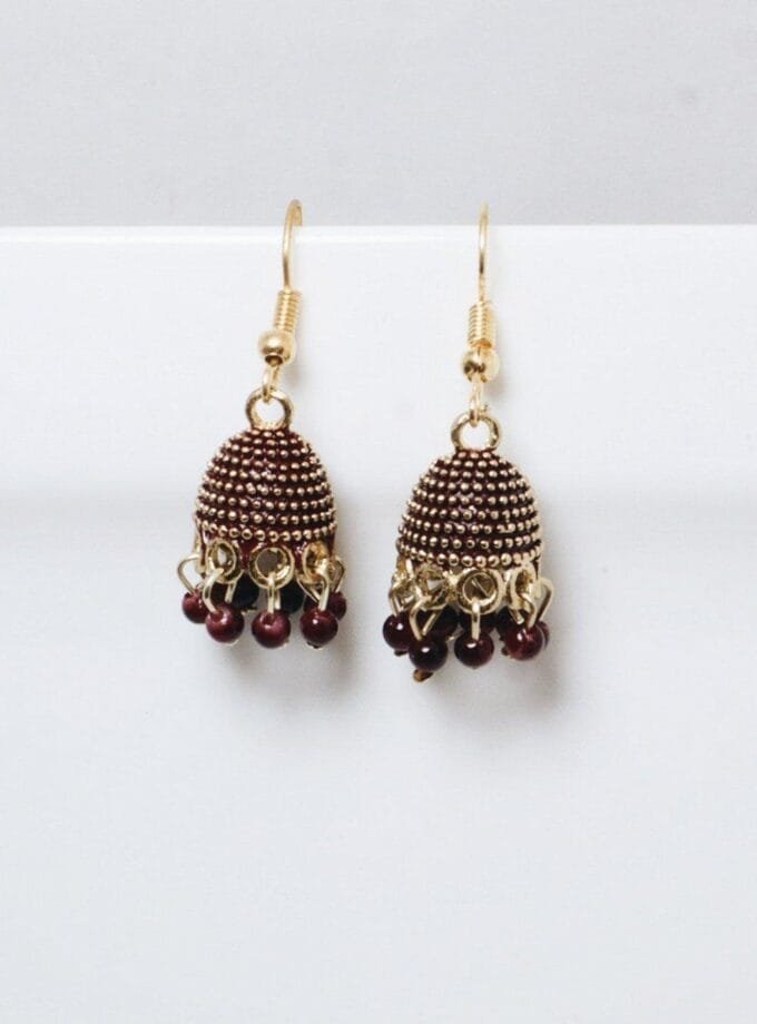 Mehr jhumki maroon