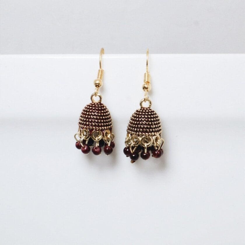 Mehr jhumki maroon