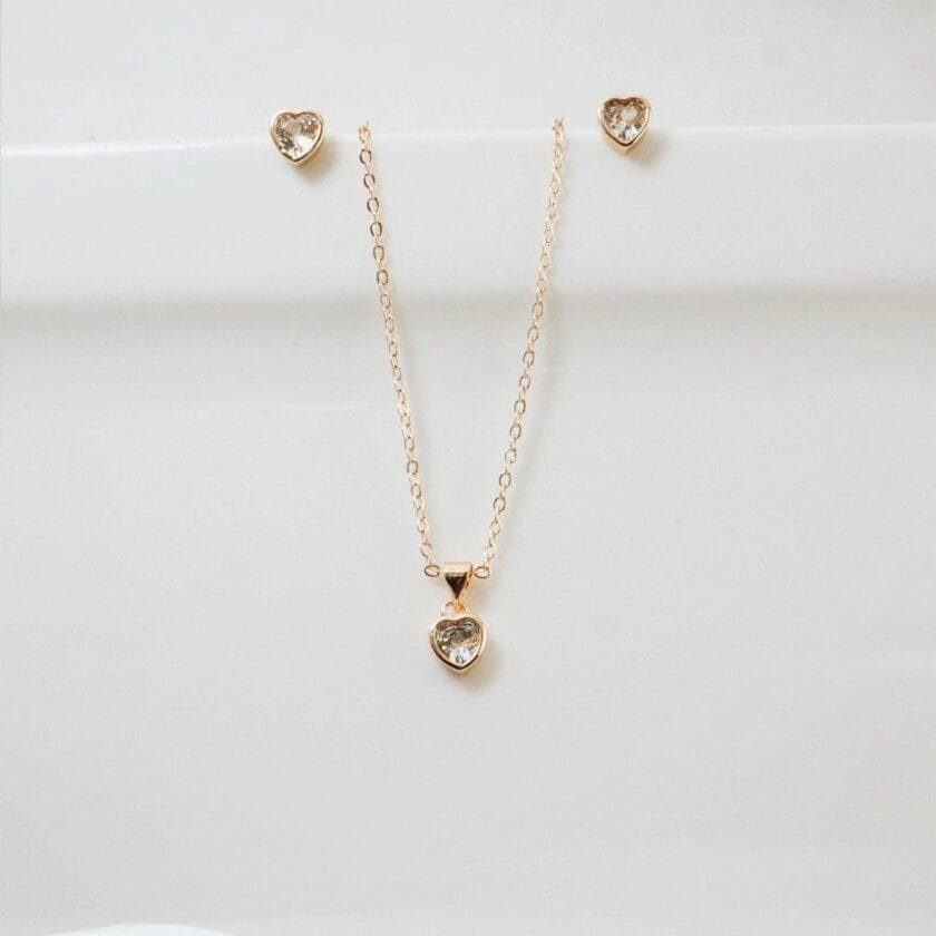 Minimal heart necklace with studs