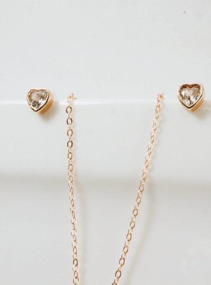 Minimal heart necklace with studs