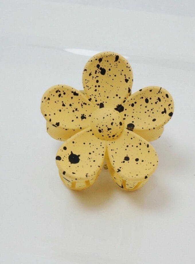 Korean flower hair claw matt