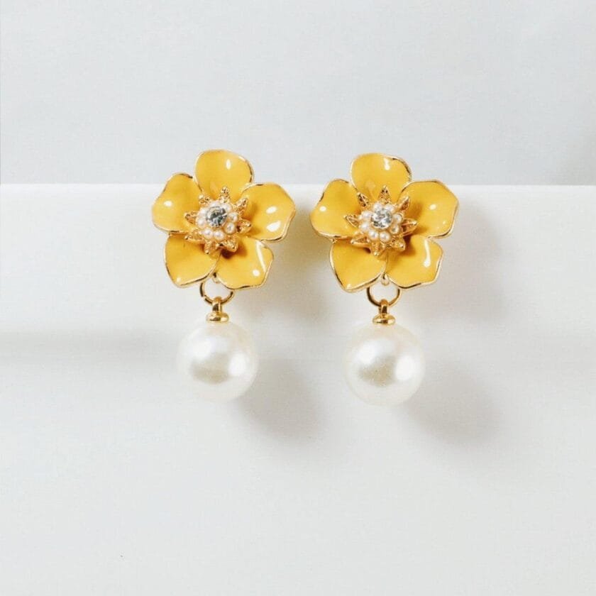 Blossom pearl drops yellow