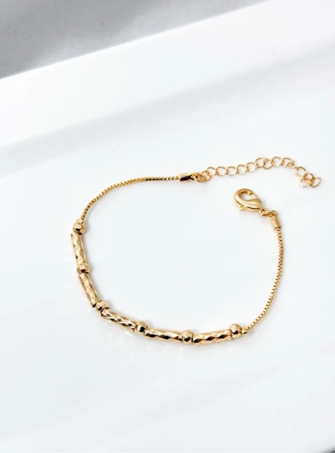 Dainty gold bracelet