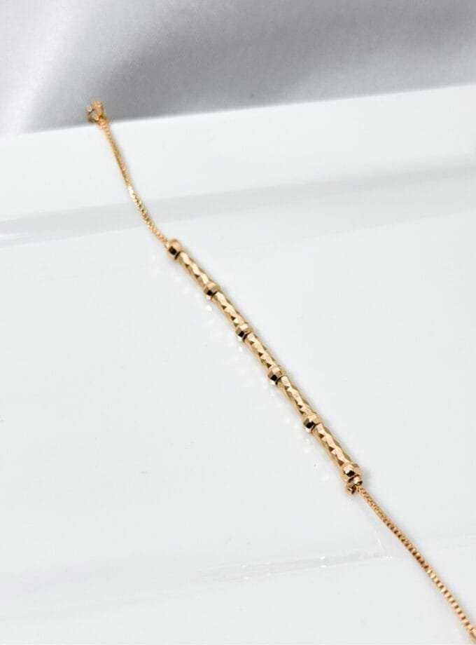 Dainty gold bracelet
