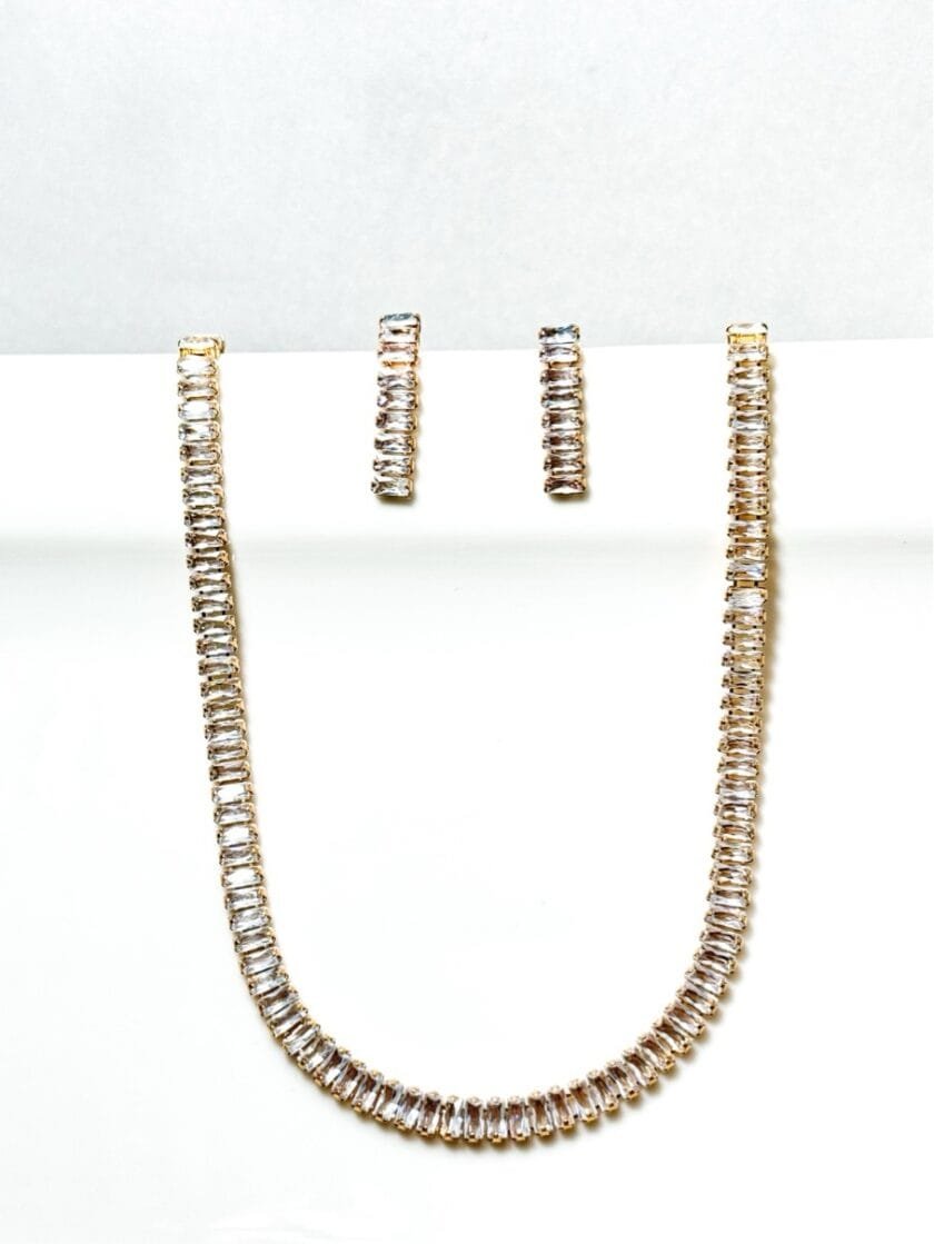 Dainty necklace with earrings