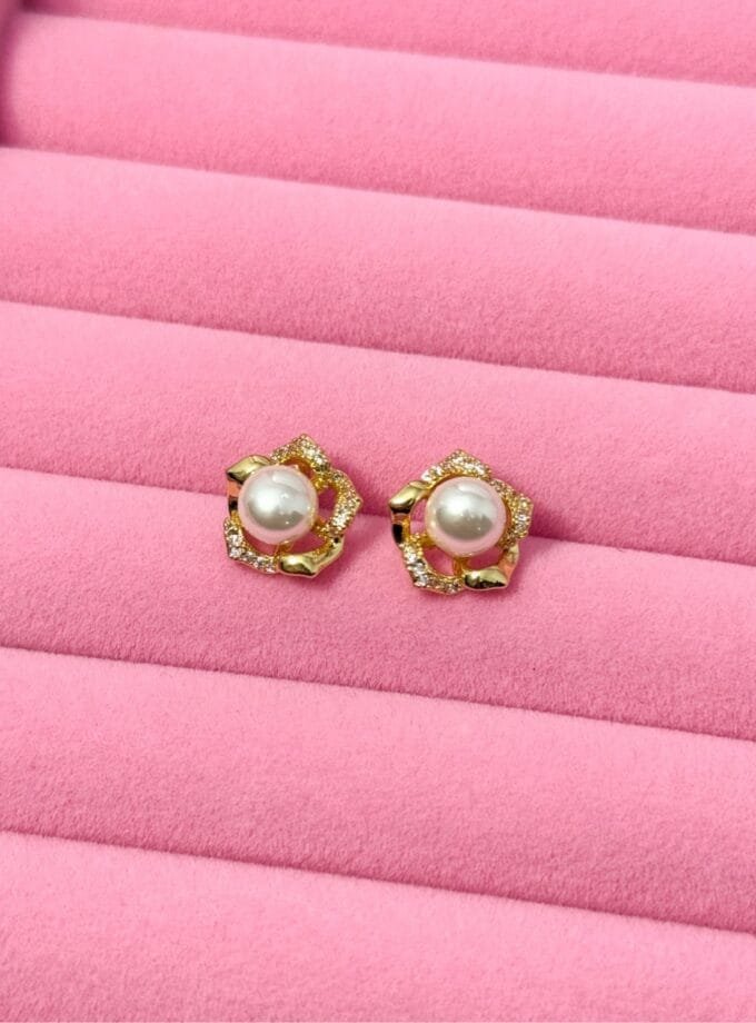 Mini golden pearl studs