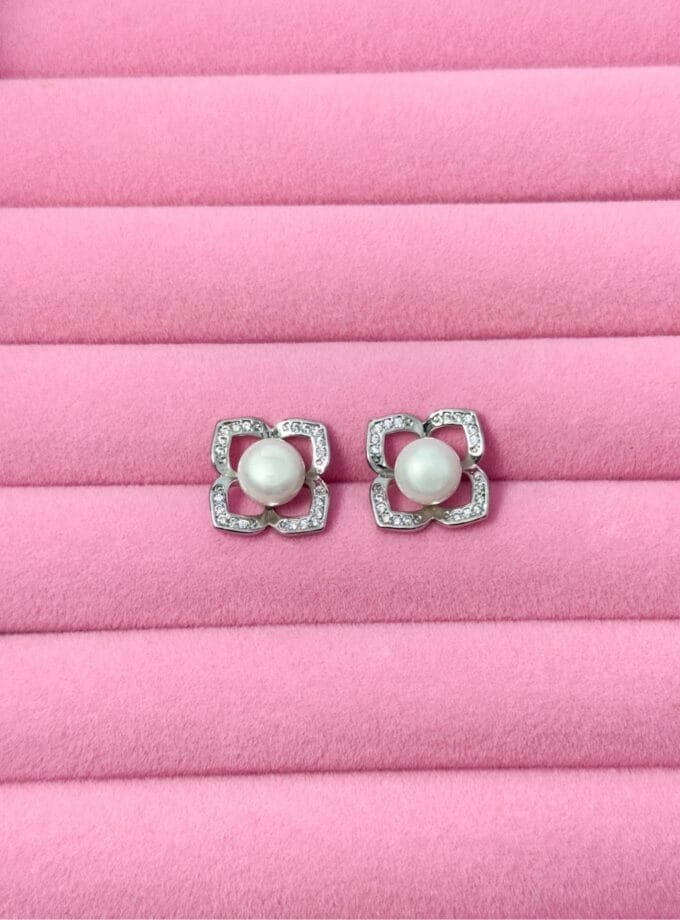 Mini silver pearl studs