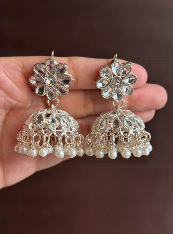 Kundan mumtaz silver jhumkay