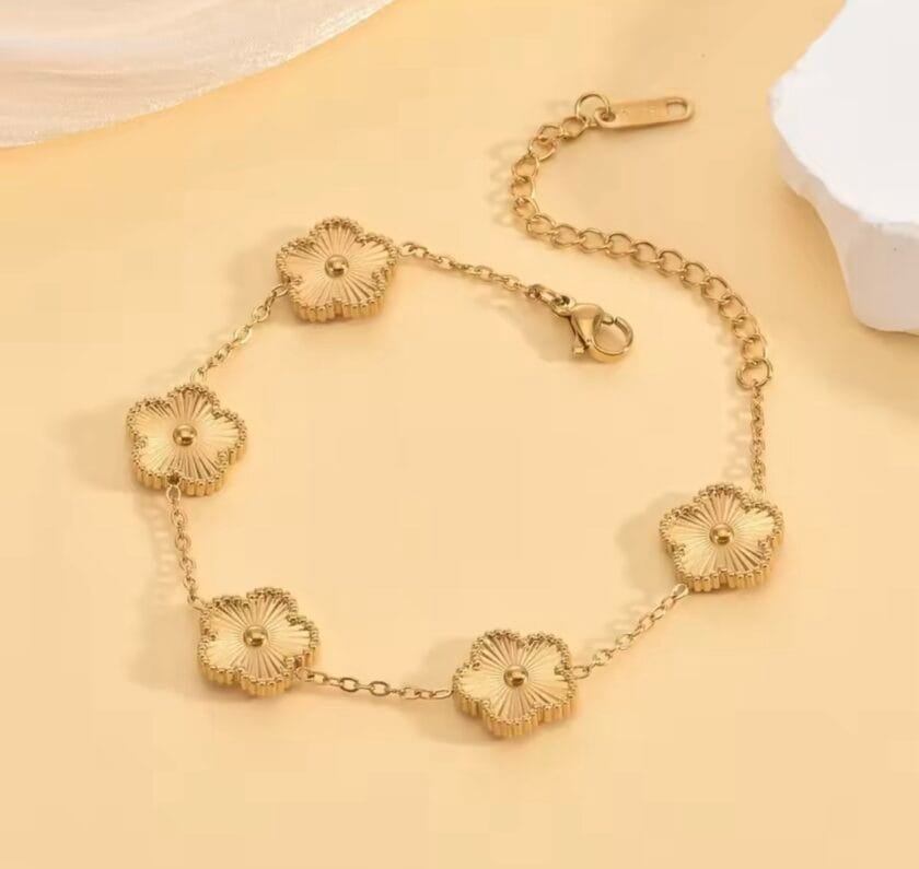 Gold plated Clover bracelet