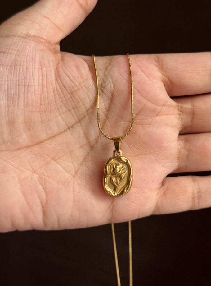 Floral pendant chain golden