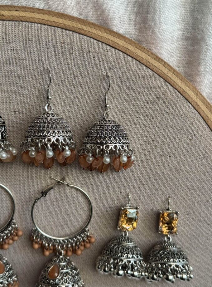 Beige jhumki frame