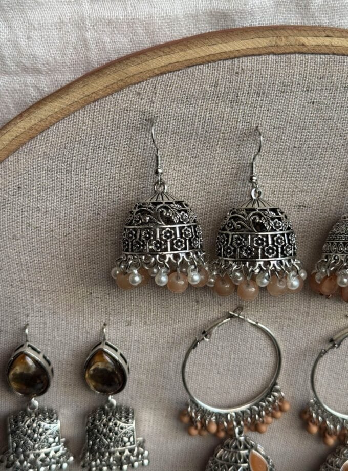 Beige jhumki frame