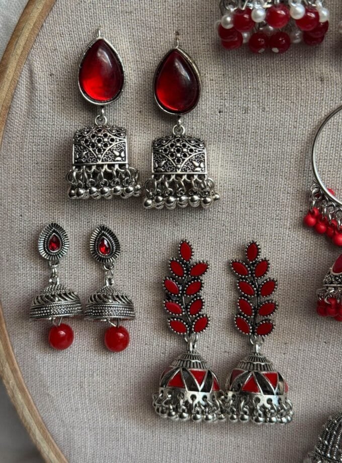 Red jhumki frame