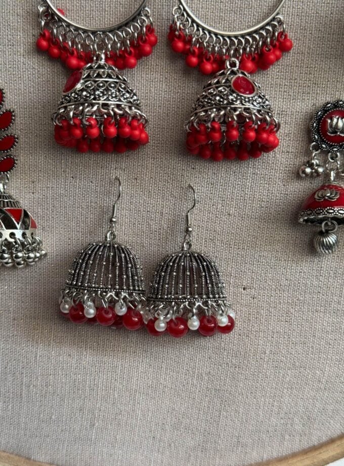 Red jhumki frame