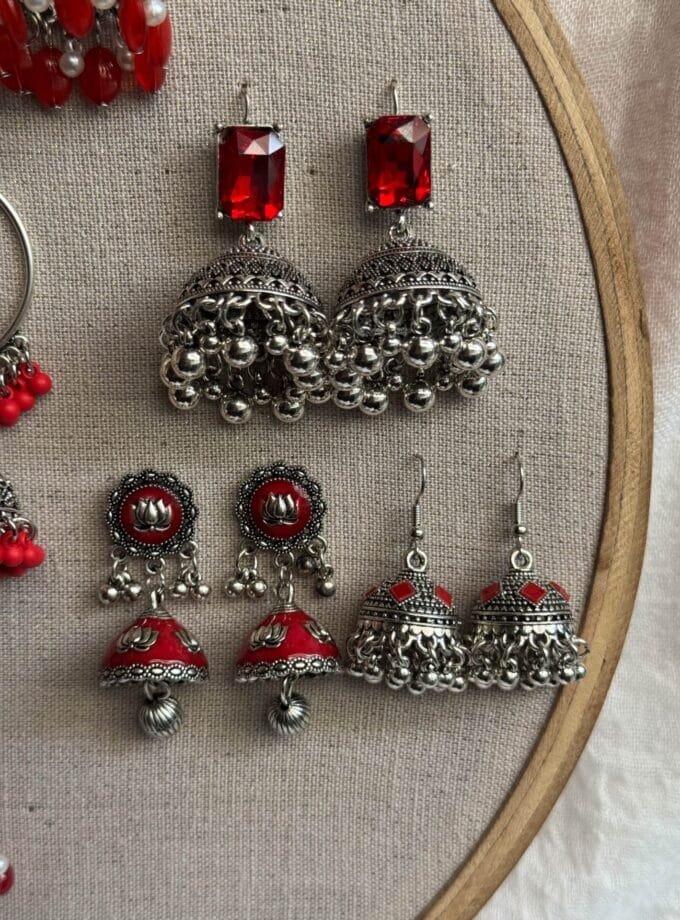 Red jhumki frame