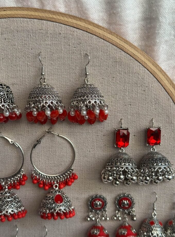Red jhumki frame