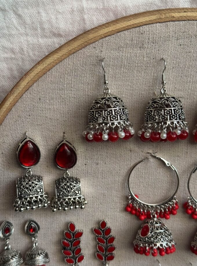 Red jhumki frame