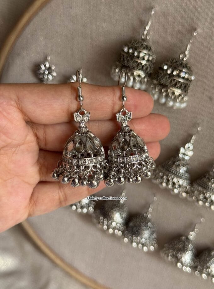 Safaa kundan silver jhumki