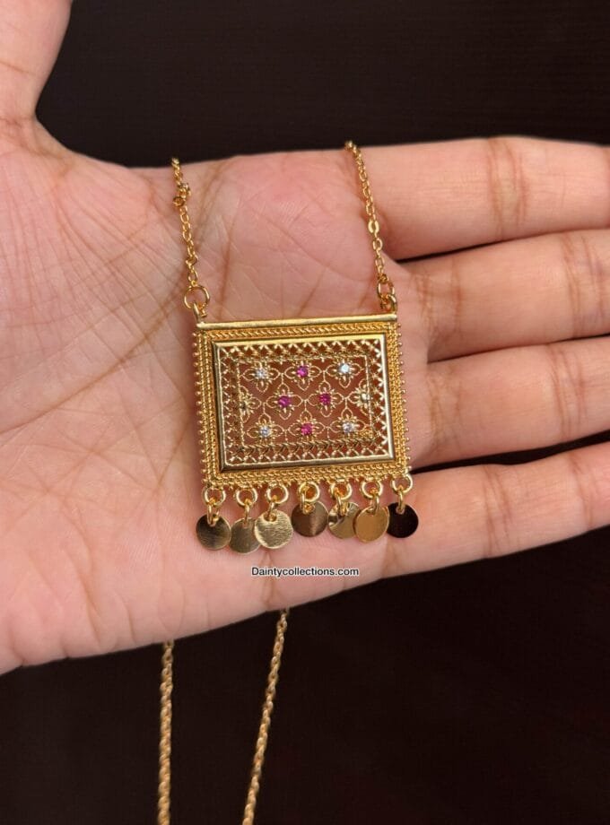 Zeebaish haar maroon