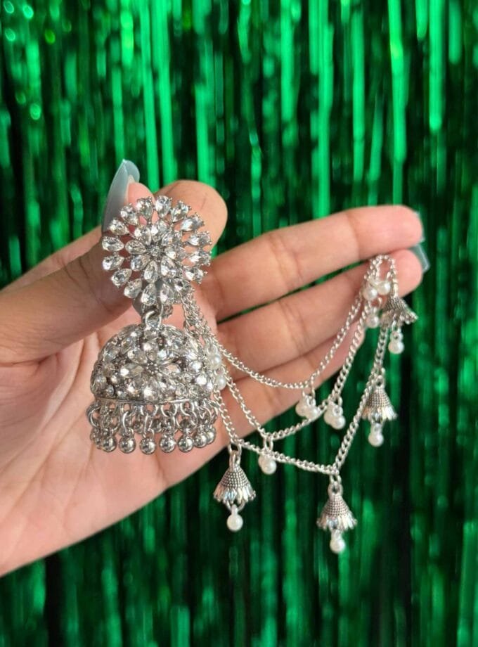 Kundan jhumka with silver triple layer saharay