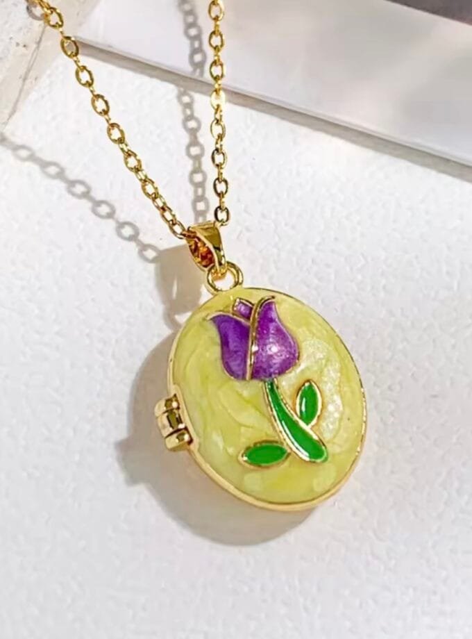 Photo clip enamel titanium necklace