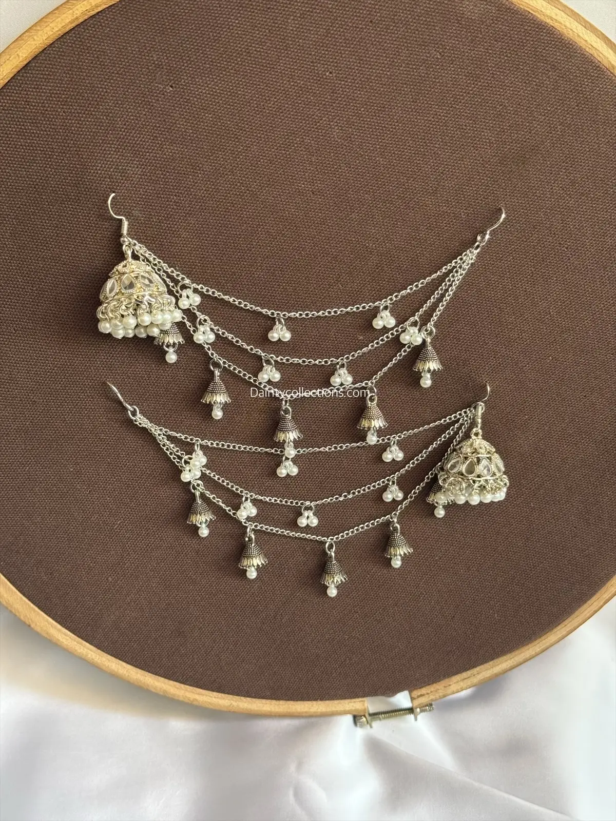 Kundan jhumka with triple layer saharay