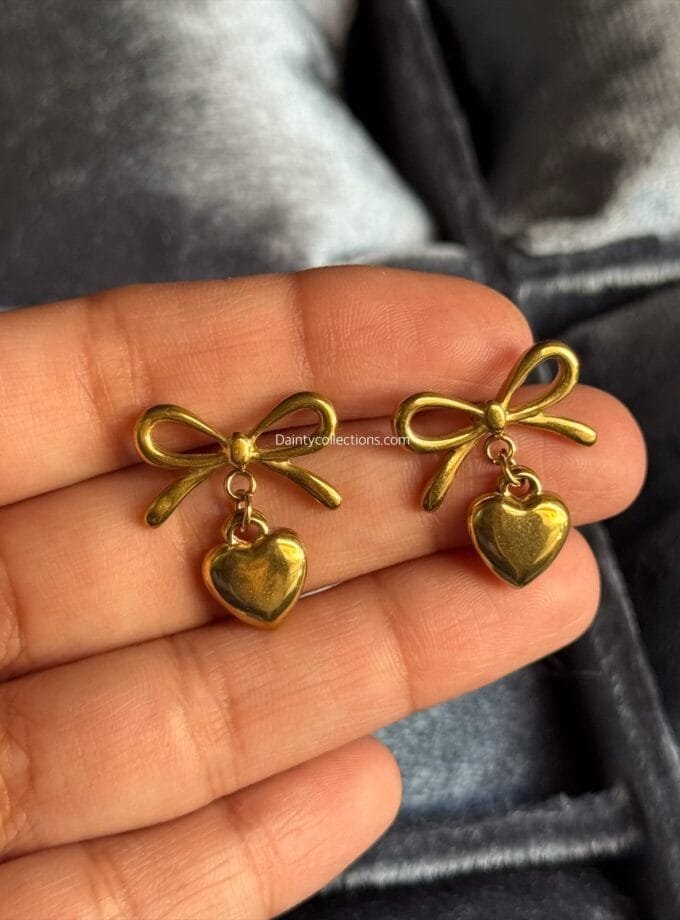 Bow heart studs