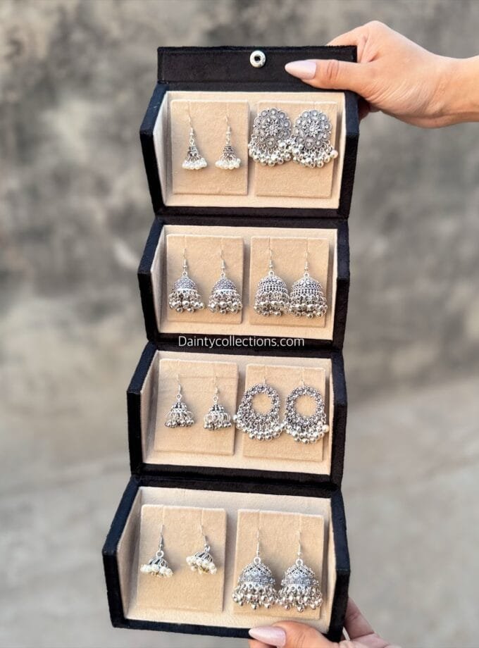 Jhumka box with 8 silver jhumkis
