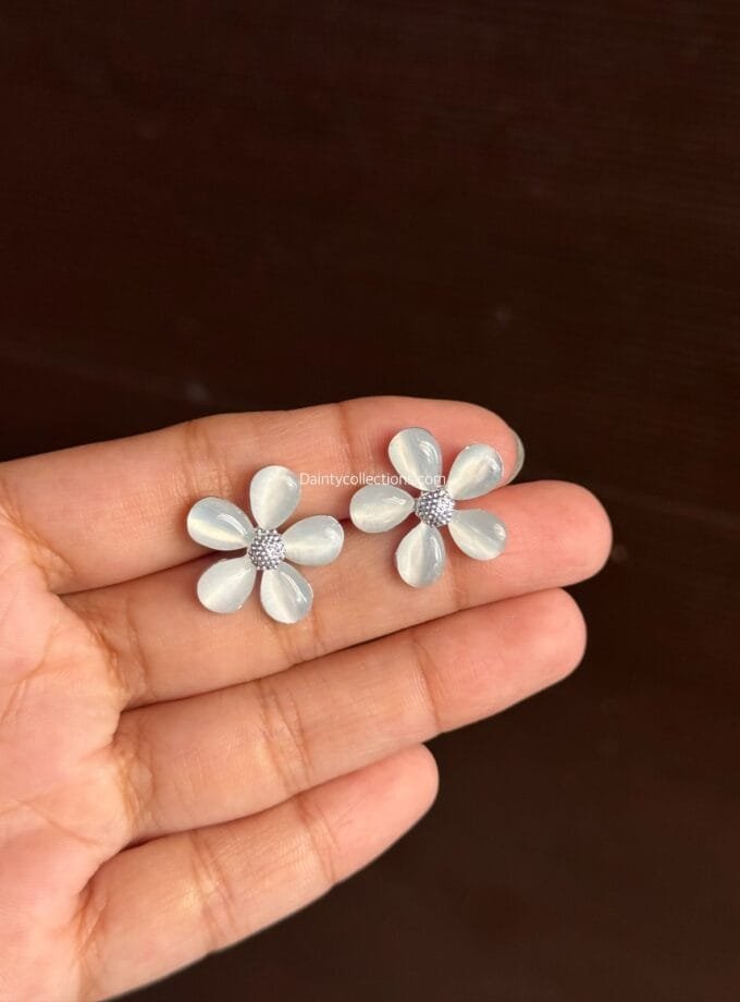 Lily studs silver