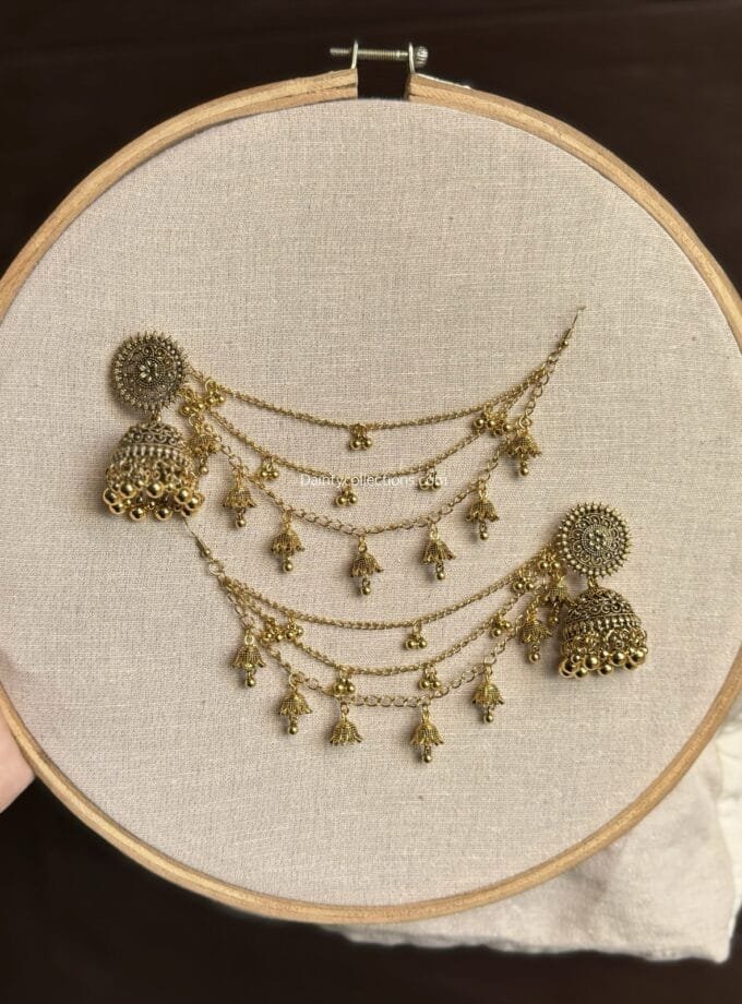 Shamsa antique jhumka with antique saharay