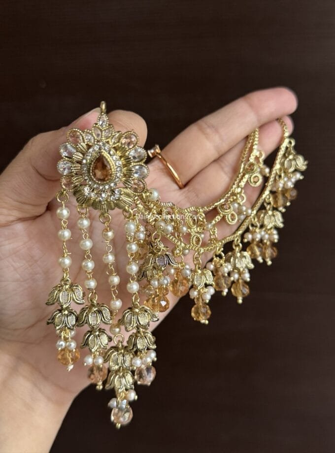 Mumtaz latkan jhumka with triple layer saharay