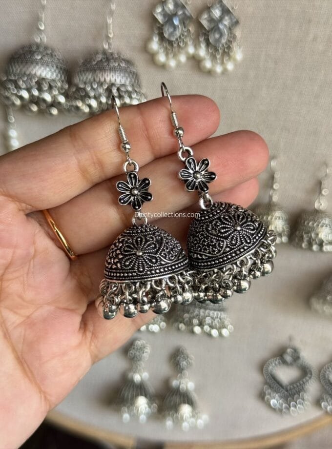 Gulbano silver jhumki