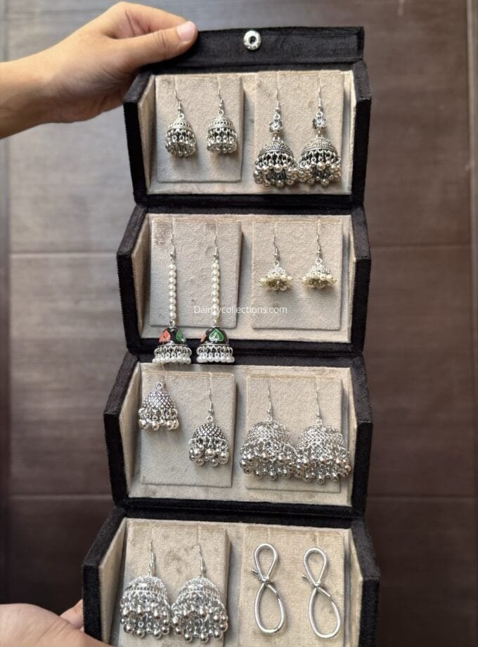 Jhumka box with 8 silver jhumkis