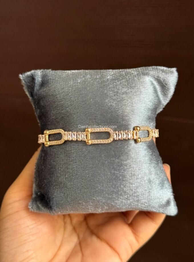 Interlocked zirconia golden bracelet