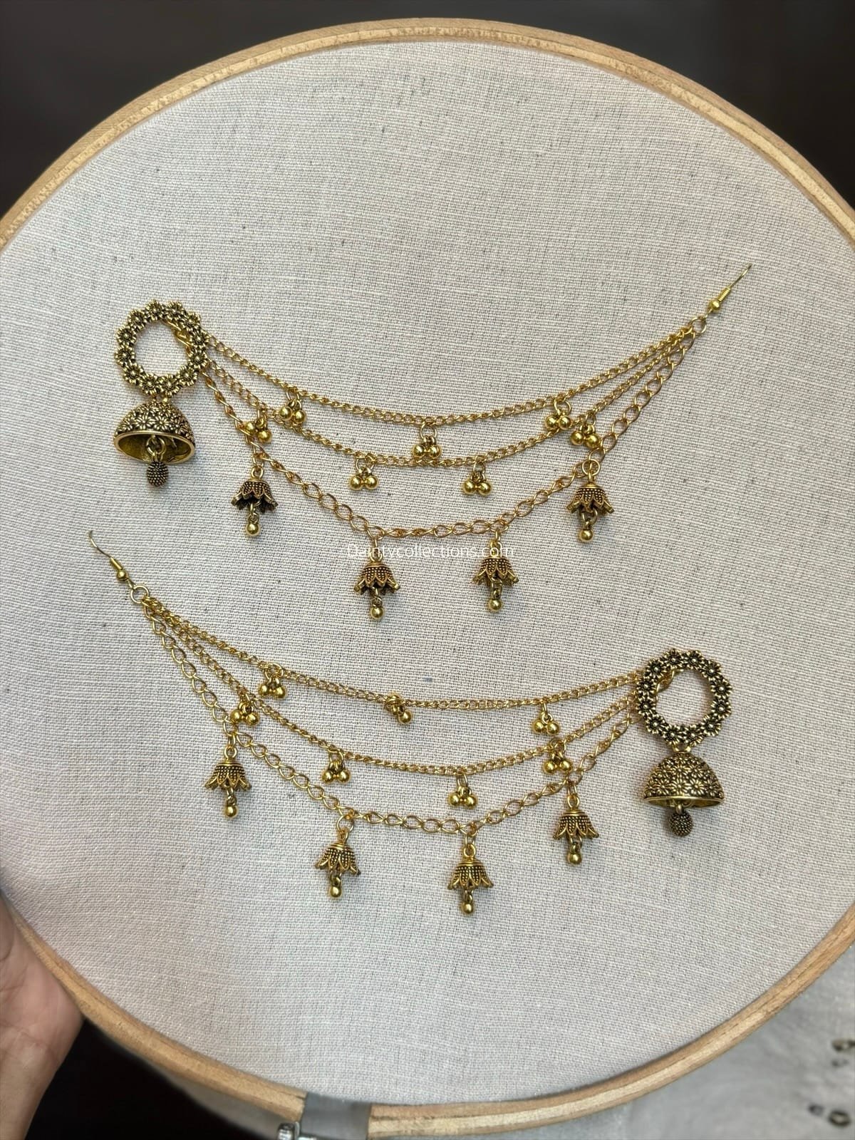 Gul bahaar jhumki antique with triple layer saharay