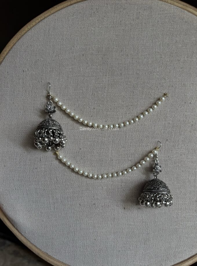 Gulbadan jhumka silver with pearl saharay