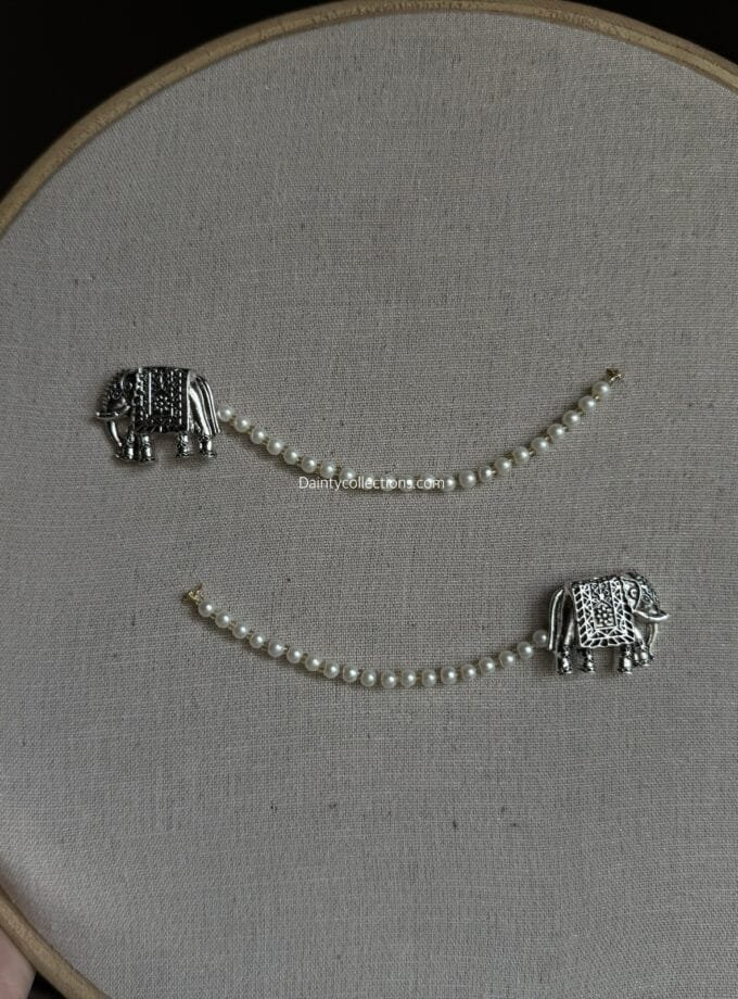 Hathi studs with pearl saharay