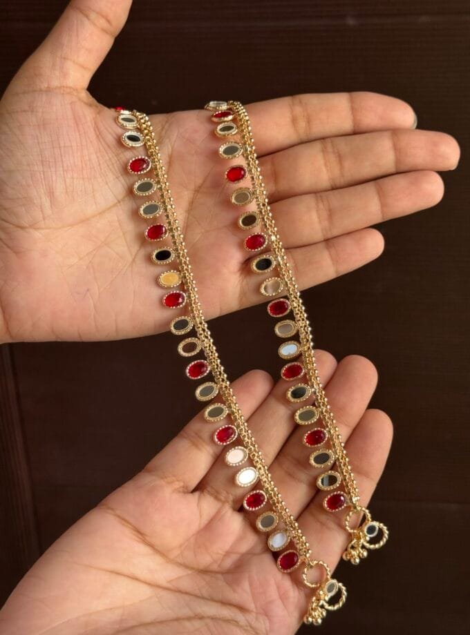 Surkh kundan pazaib pair