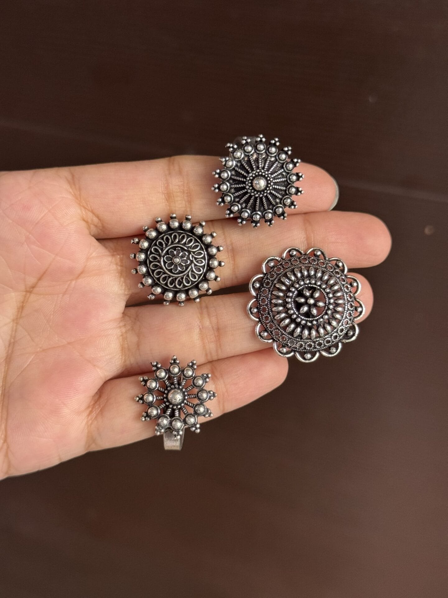 Oxidized adjustable rings