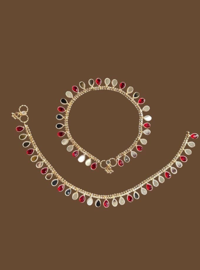 Surkh kundan pazaib pair